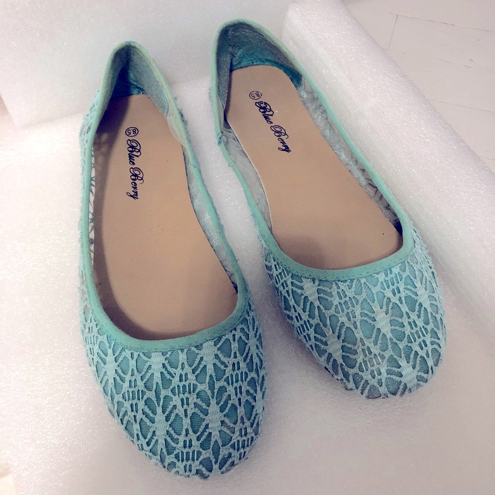 Blue Berry crochet pattern flats size 8.5 light blue colored